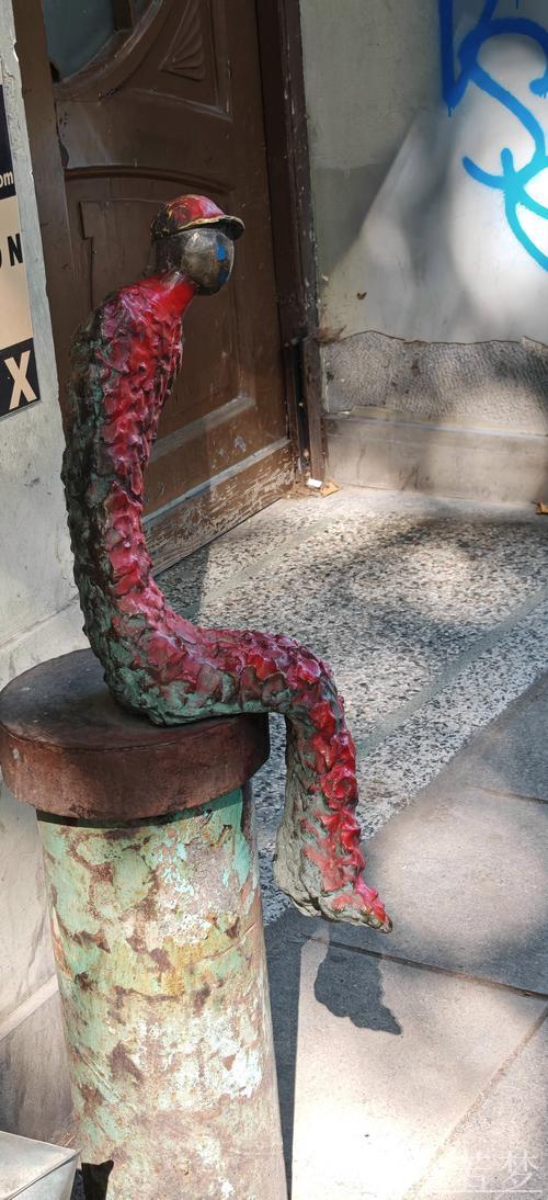 20251207 街头上的艺术雕塑