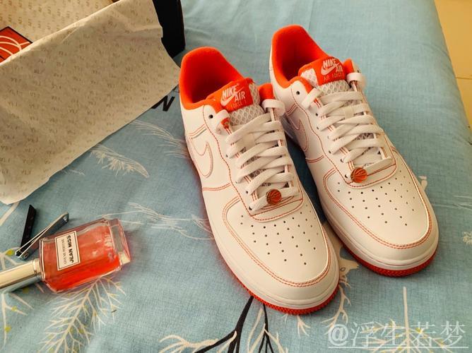 科比经典回忆！白橙配色AF1洛克公园版将于2026年秋季复刻登场
