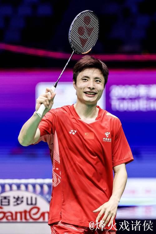 石宇奇2-1险胜周天成 两连胜锁定总决赛四强席位