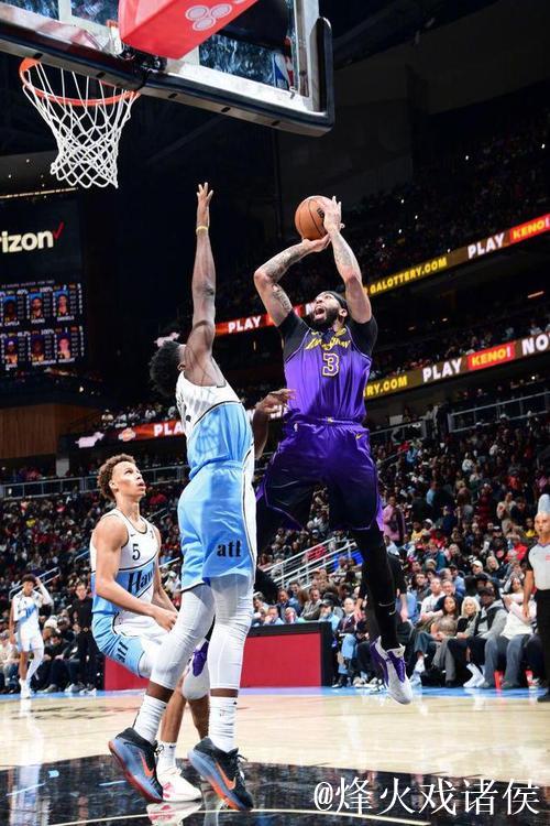 杨31+10+绝杀詹眉空砍77分 老鹰险胜湖人6连胜